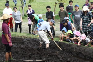 鉄腕クラブ　～田んぼの畦塗り～